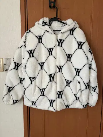 플리스 자켓 화이트 로고 패턴 여성용