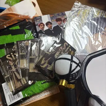 SixTONES 달력과 팬 아이템 세트