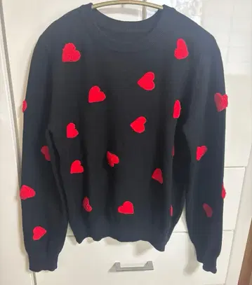 미에레 그랑데 하트 모티브 긴팔 니트 스웨터