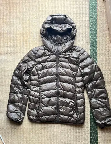 유니클로 UNIQLO 후드 부착 울트라 라이트 다운 자켓 M 여성용