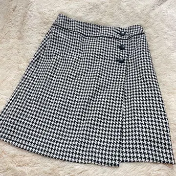 플레어 스커트 화이트 블랙 하운드 투스 패턴