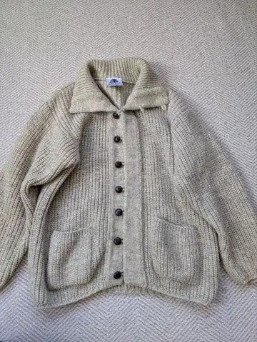 새상품급 Black Sheep 울 가디건 크림색 싸개 버튼