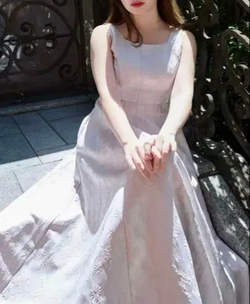 Her lip to Classic Floral Jacquard Dress