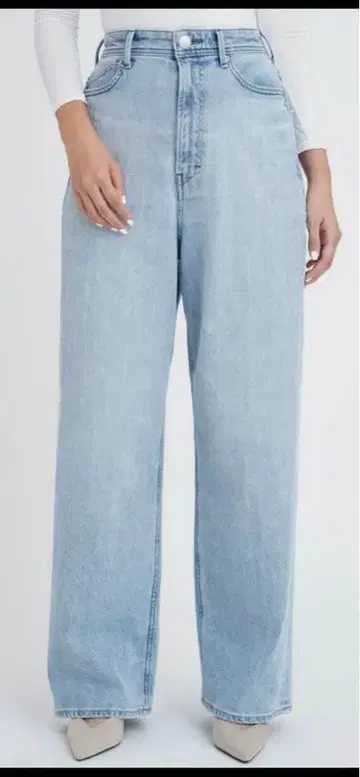 야누크 조안 JOAN