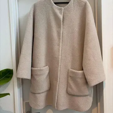 미라 오웬 보아 코트 화이트