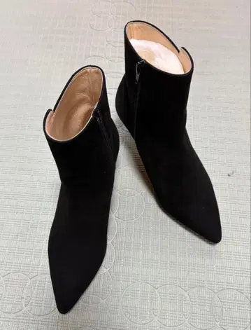 GALLARDAGALANTE 2.718 포인티드 숏부츠