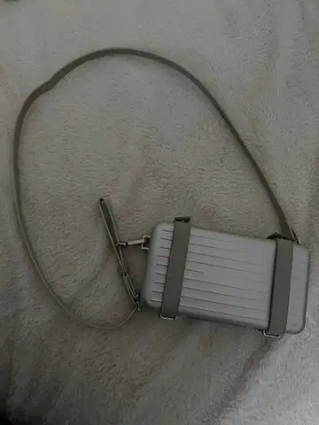 그레이 합성 피혁 숄더백