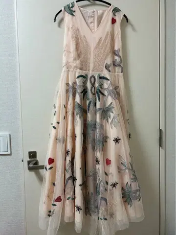 자수 곤충 패턴 개미 패턴 손 모티브 개성 있는 원피스 베이지 예술 2차