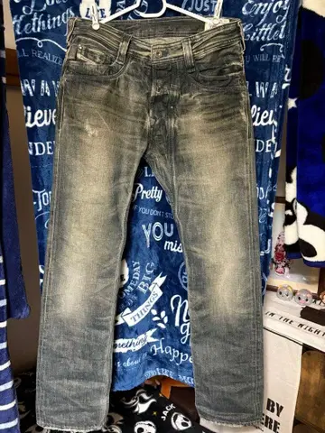 그레이 스트레이트컷 데님 팬츠