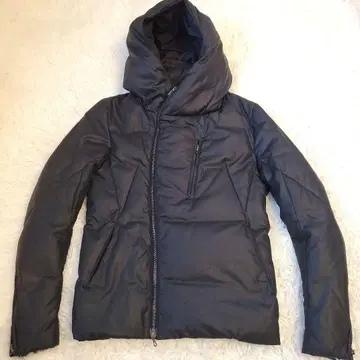 새상품급 어태치먼트 다운 자켓 카키