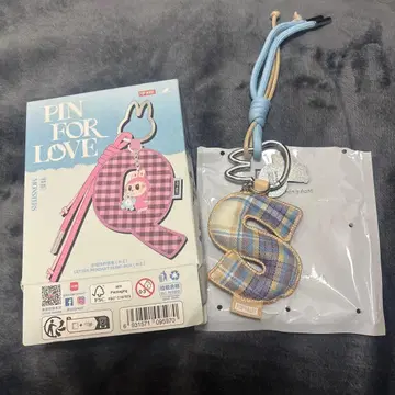 PIN FOR LOVE 체크 무늬 S자형 키링