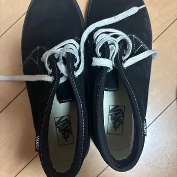 Vans 블랙 하이컷 스니커즈