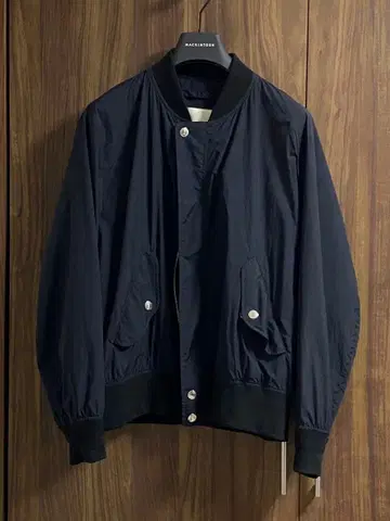 두지엠 클라세 매킨토시 MA-1 블루종