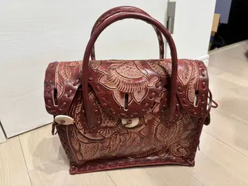 카빙 트라이브스 핸드백 브라운