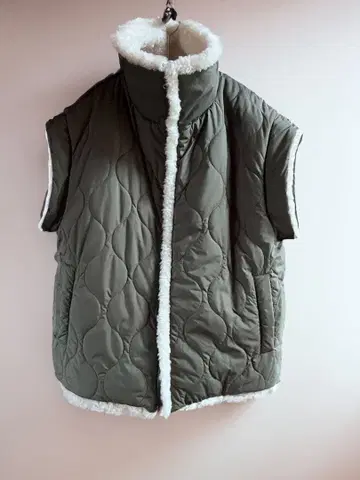 [ CASA FLINE ] 퀼팅 보아 리버서블 베스트 카키 F