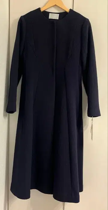 셀포드 노카라 벨트 포함 드레스 코트