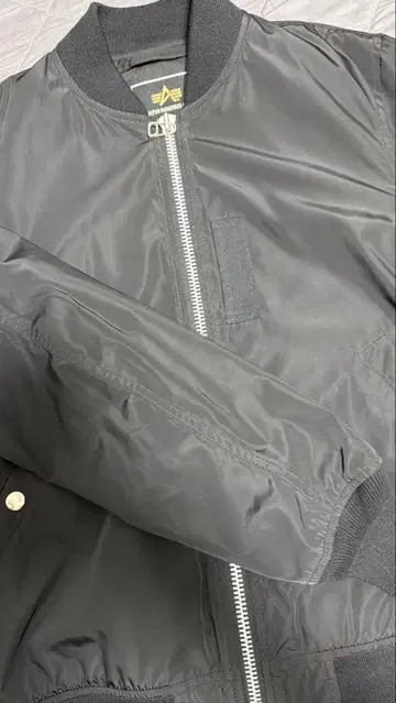 ALPHA INDUSTRIES x SHIPS MA-1