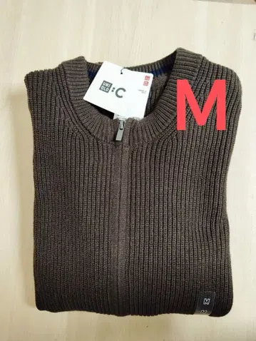 새상품 유니클로C 크루넥 풀 집업 가디건 덕 브라운 M 사이즈