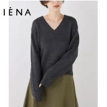 [새상품급] 이에나 클린 니트 풀오버 최근 모델 니트 V넥