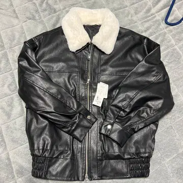 새상품 WEGO 퍼 블랙 자켓 S 사이즈