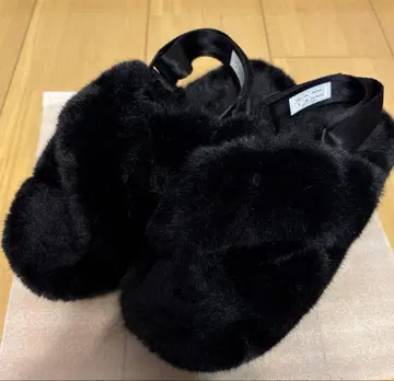 새상품급 SHAKA 블랙 퍼 샌들