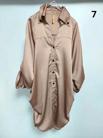 베이지 새틴 긴팔 셔츠