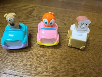 짤랑이, 치즈, 식빵맨의 자동차 완구