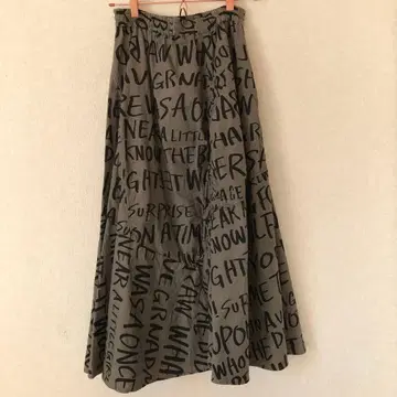 R.N.A. 올 패턴 셔링 스커트