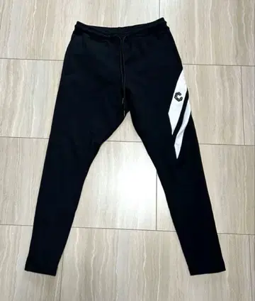 크로노스 조거 팬츠 M 사이즈
