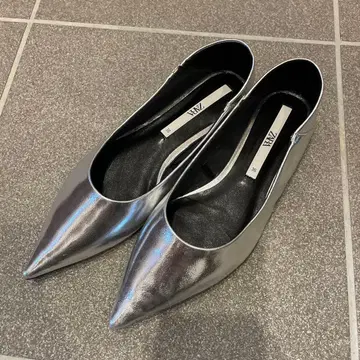 새상품급 ZARA 실버 스틸레토 플랫슈즈 36