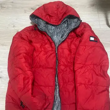 Tommy 빨간색 후드 부착 다운 자켓