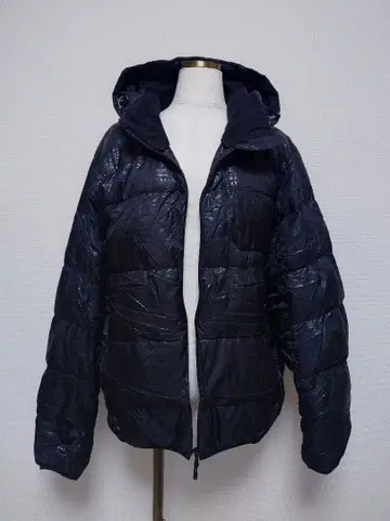 후드 부착 블랙 다운 자켓