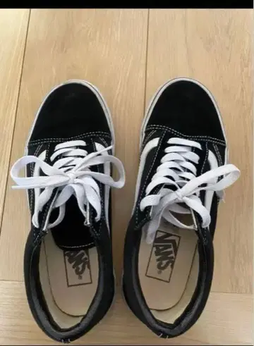 VANS 블랙/화이트 스니커즈