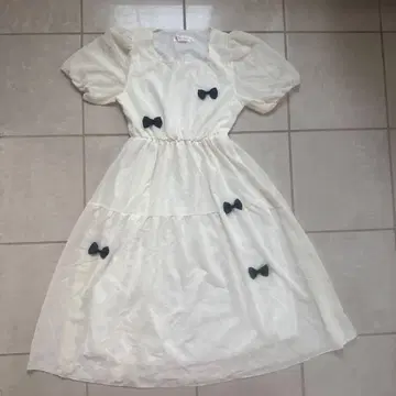 아이보리 리본 포함 원피스