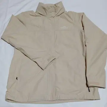 Kathmandu 후드 부착 마운틴 파카 베이지