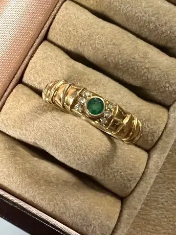 에메랄드 반지 750