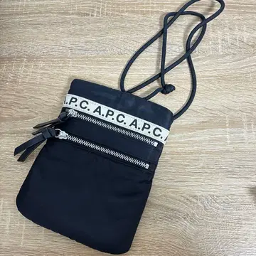 A.P.C. 블랙 숄더백