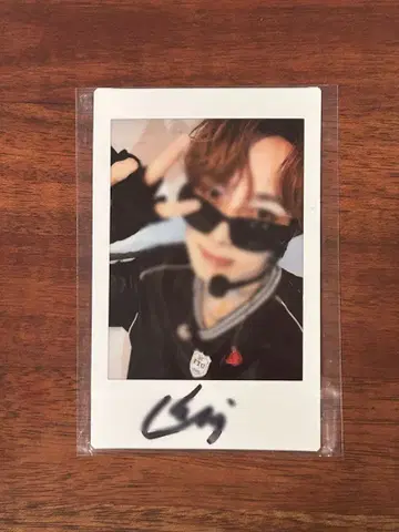 오자키 타쿠미 친필 사인 폴라로이드