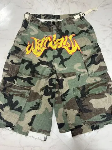 Bravest studios 숏팬츠