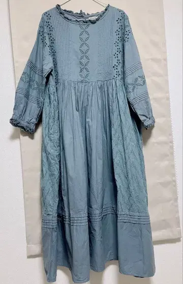 컷워크 레이스 원피스