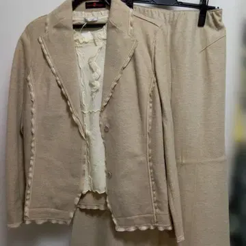 코시노 히로코의 자켓과 스커트 11호