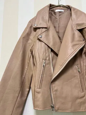핑크 베이지 가죽 라이더 자켓