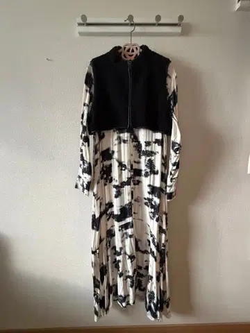 JEANASiS 블랙 화이트 추상 패턴 원피스