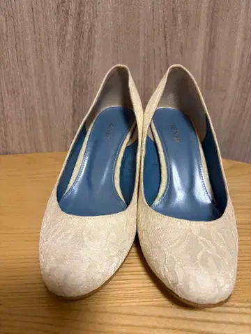 BENIR 아이보리 레이스 웨딩 펌프스