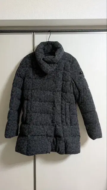 타트라스 다크 그레이 다운 자켓 단추식