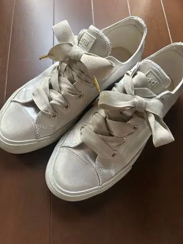 다이애나 스니커즈 24.5cm