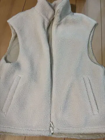 유나이티드 애로우즈 모코모코 베스트 크림색