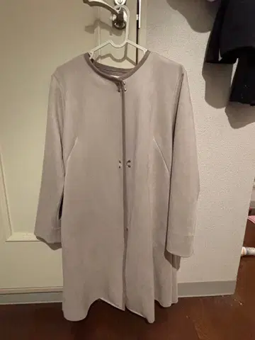 [ 2회 착용, 거의 새상품 ] 라이트 그레이 롱 코트