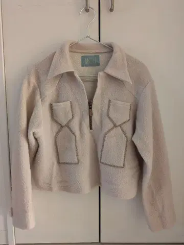 MOI 크림색 지퍼 자켓