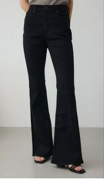 블랙 부츠컷 데님 AZUL